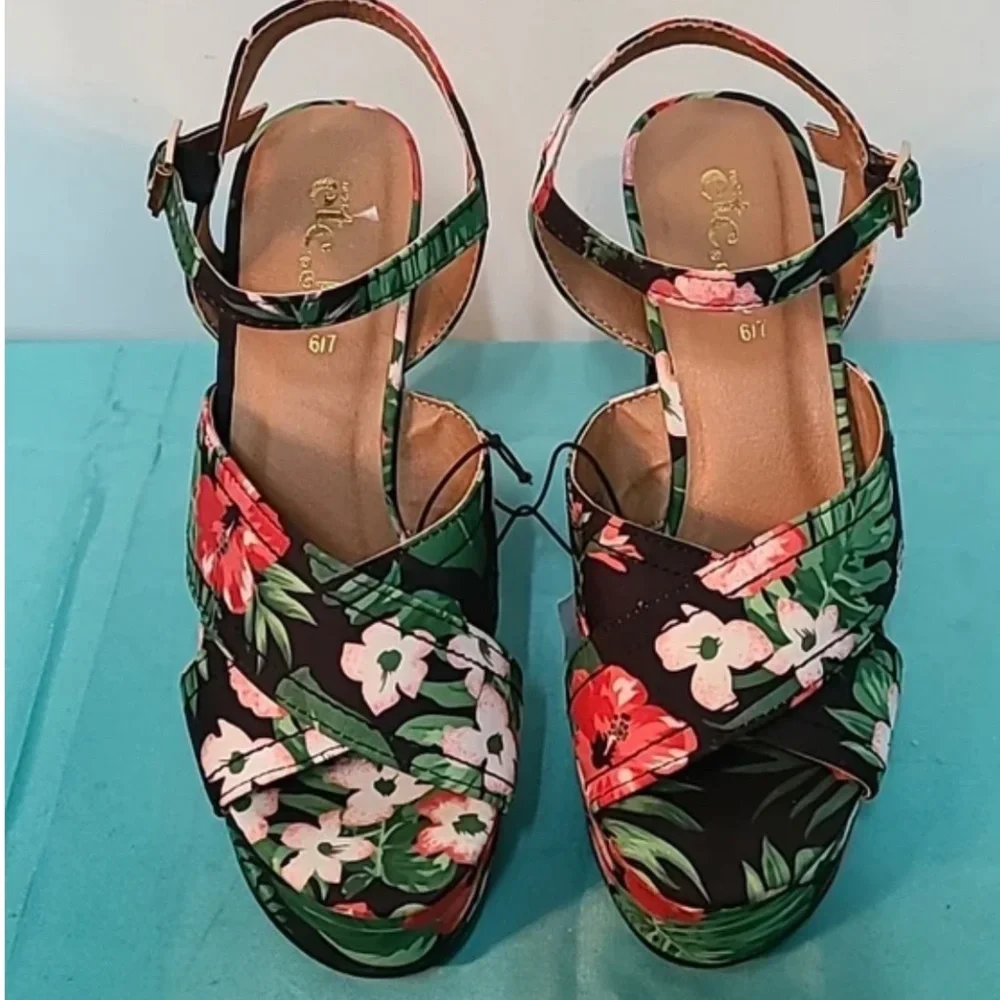 NWT Rue 21 Platform Sandals - Picture 2 of 10